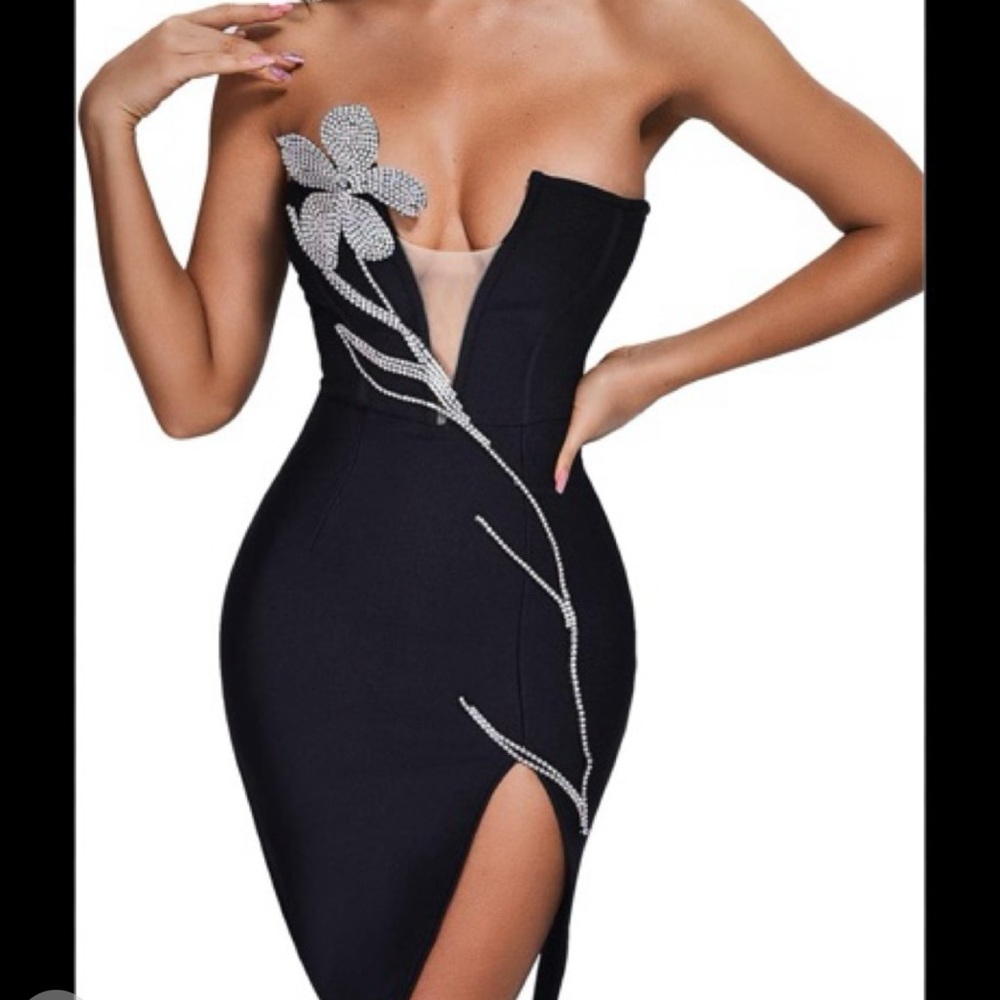 Elegant Black Strapless Dress with Floral Detail